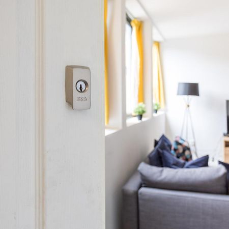 Flat 7- Spacious Studio Flat In The Heart Of Crawley Buitenkant foto
