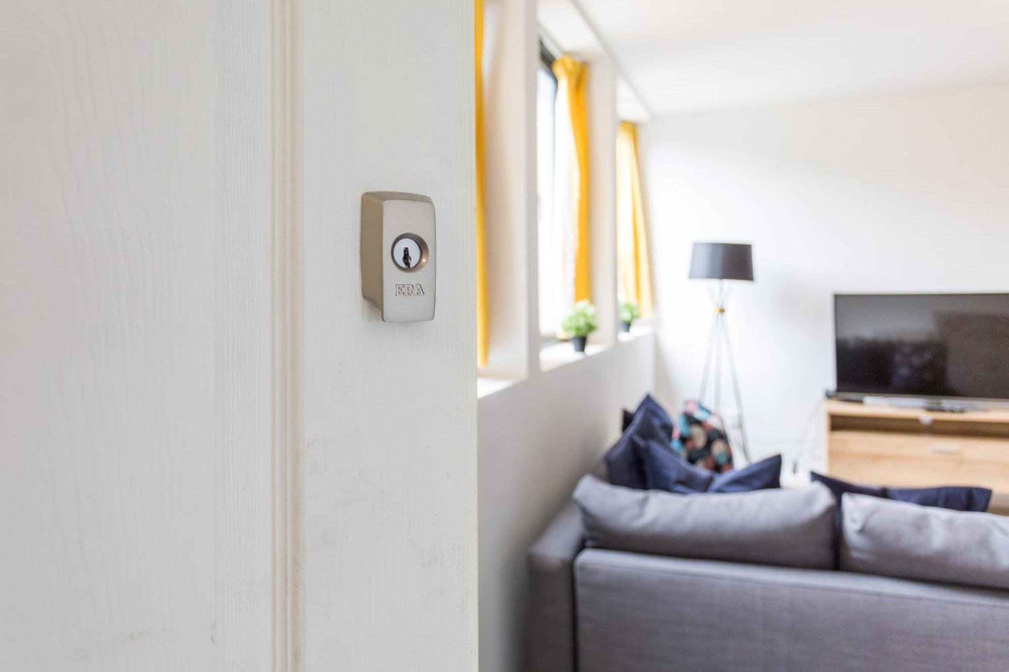 Flat 7- Spacious Studio Flat In The Heart Of Crawley Buitenkant foto