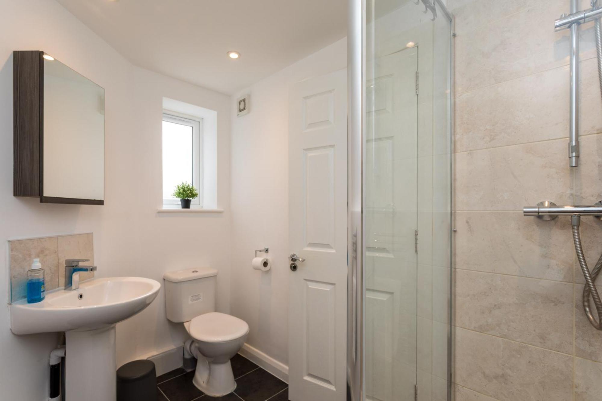 Flat 7- Spacious Studio Flat In The Heart Of Crawley Buitenkant foto