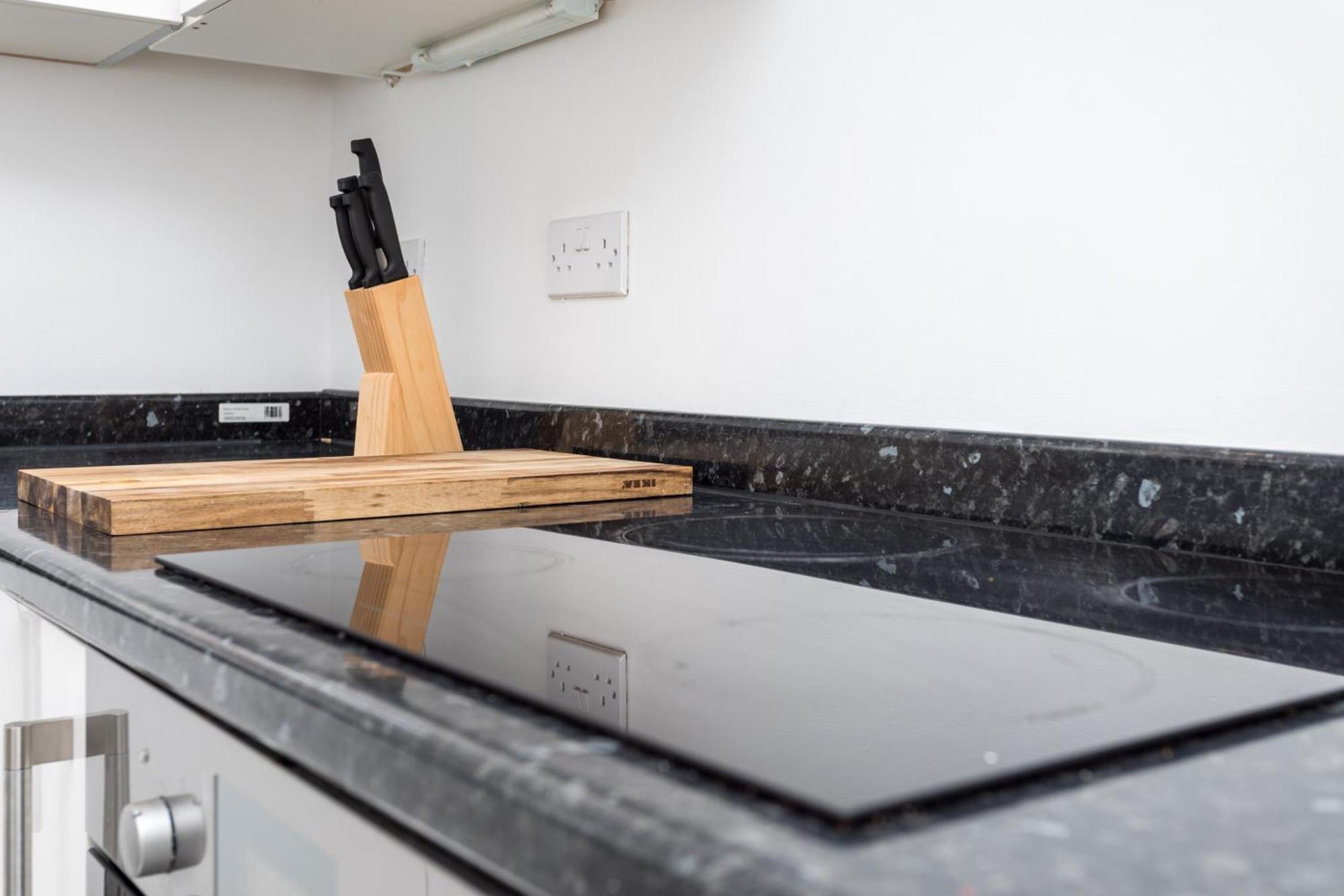 Flat 7- Spacious Studio Flat In The Heart Of Crawley Buitenkant foto