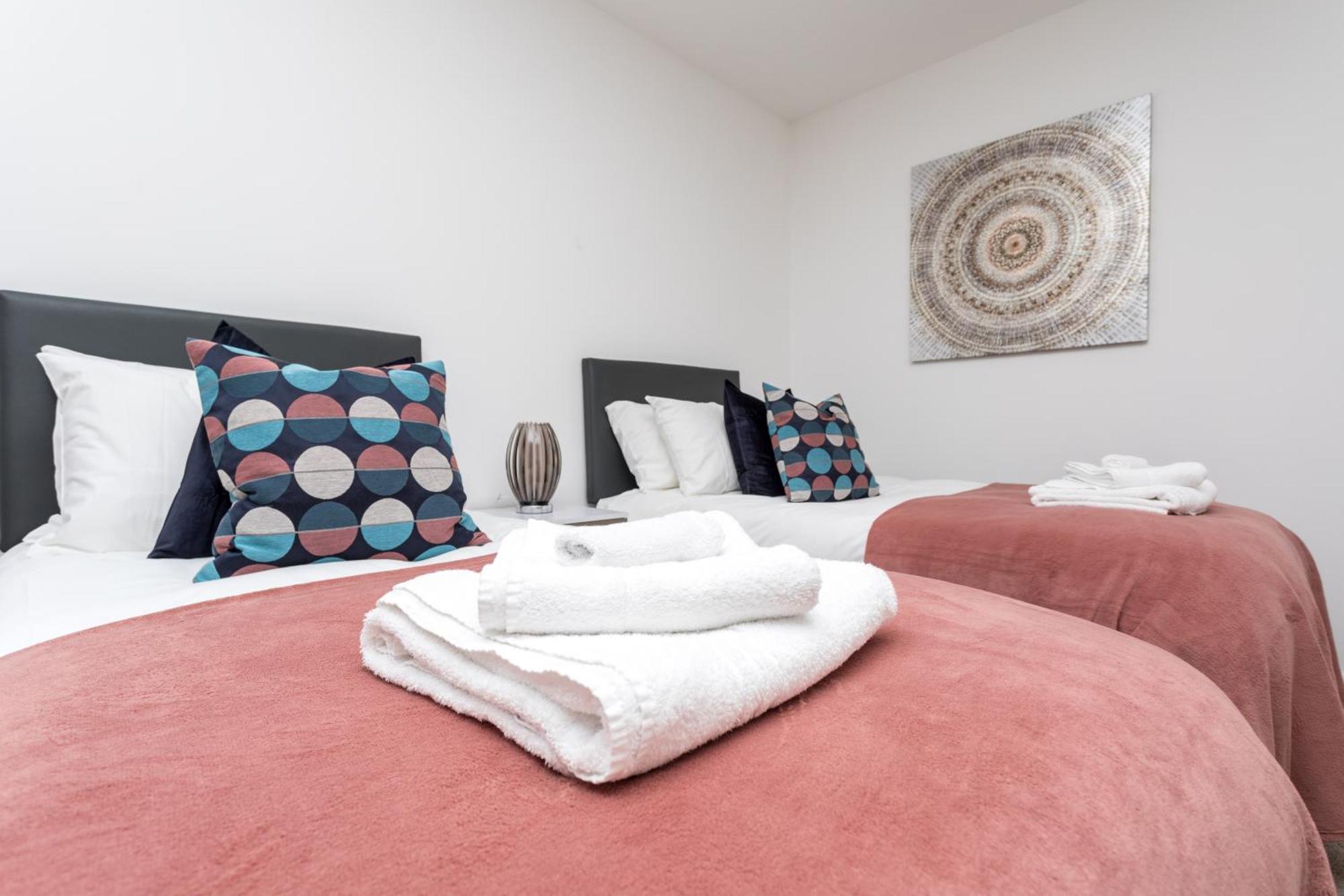 Flat 7- Spacious Studio Flat In The Heart Of Crawley Buitenkant foto
