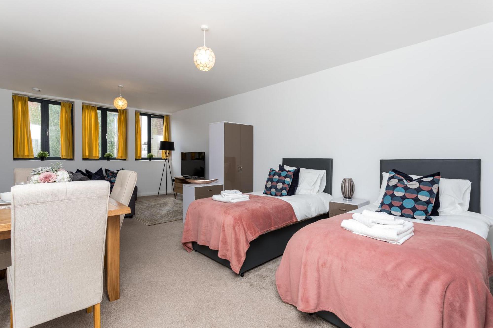 Flat 7- Spacious Studio Flat In The Heart Of Crawley Buitenkant foto